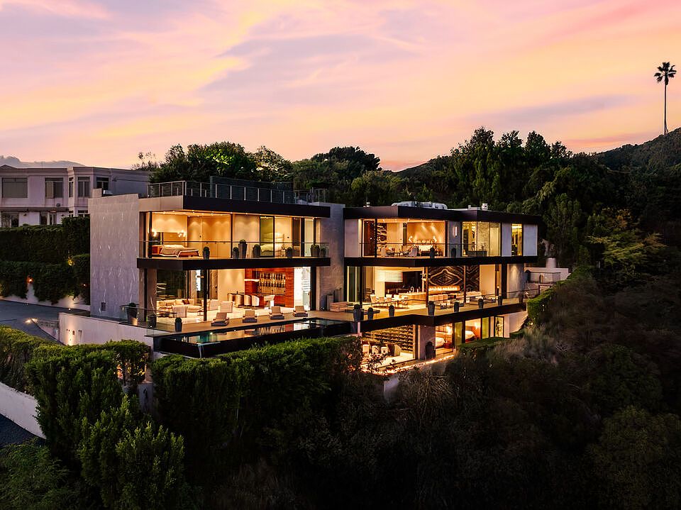 9199 Thrasher Ave, Los Angeles, CA 90069 | MLS #25613211 | Zillow