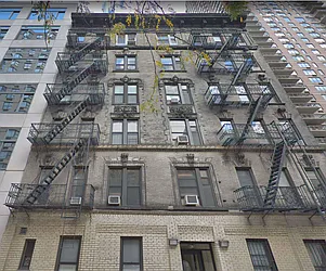 415 East 71st Street in Lenox Hill