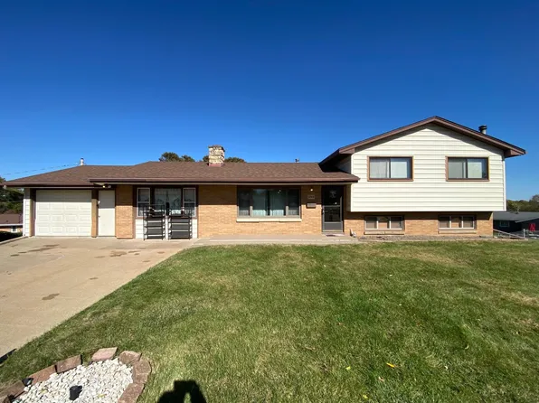2744 Linda Ct, Dubuque, IA 52001