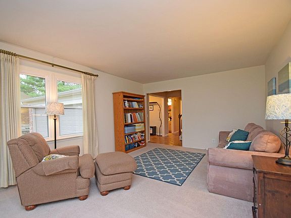 4th image of 9224 Village Green Dr