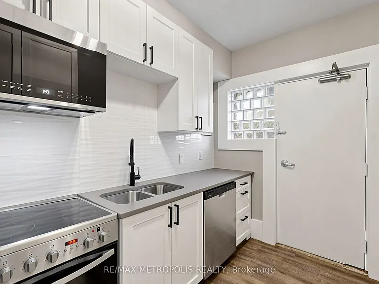 41 Albert St #2 — Photo 8