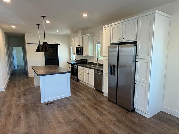 4th image of 132 Village Cir #132