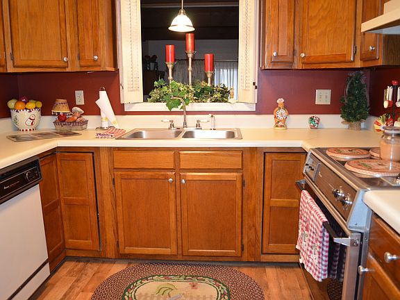 Full Applianced Kitchen