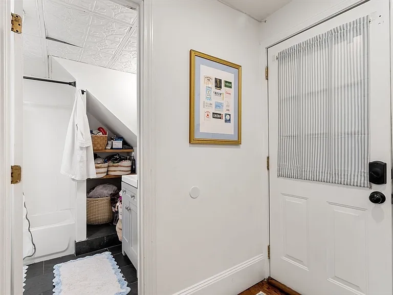 302 K St #B — Photo 14