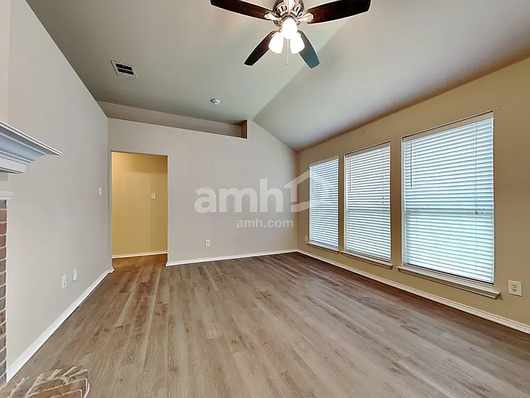 1624 Kelly Ln — Photo 6