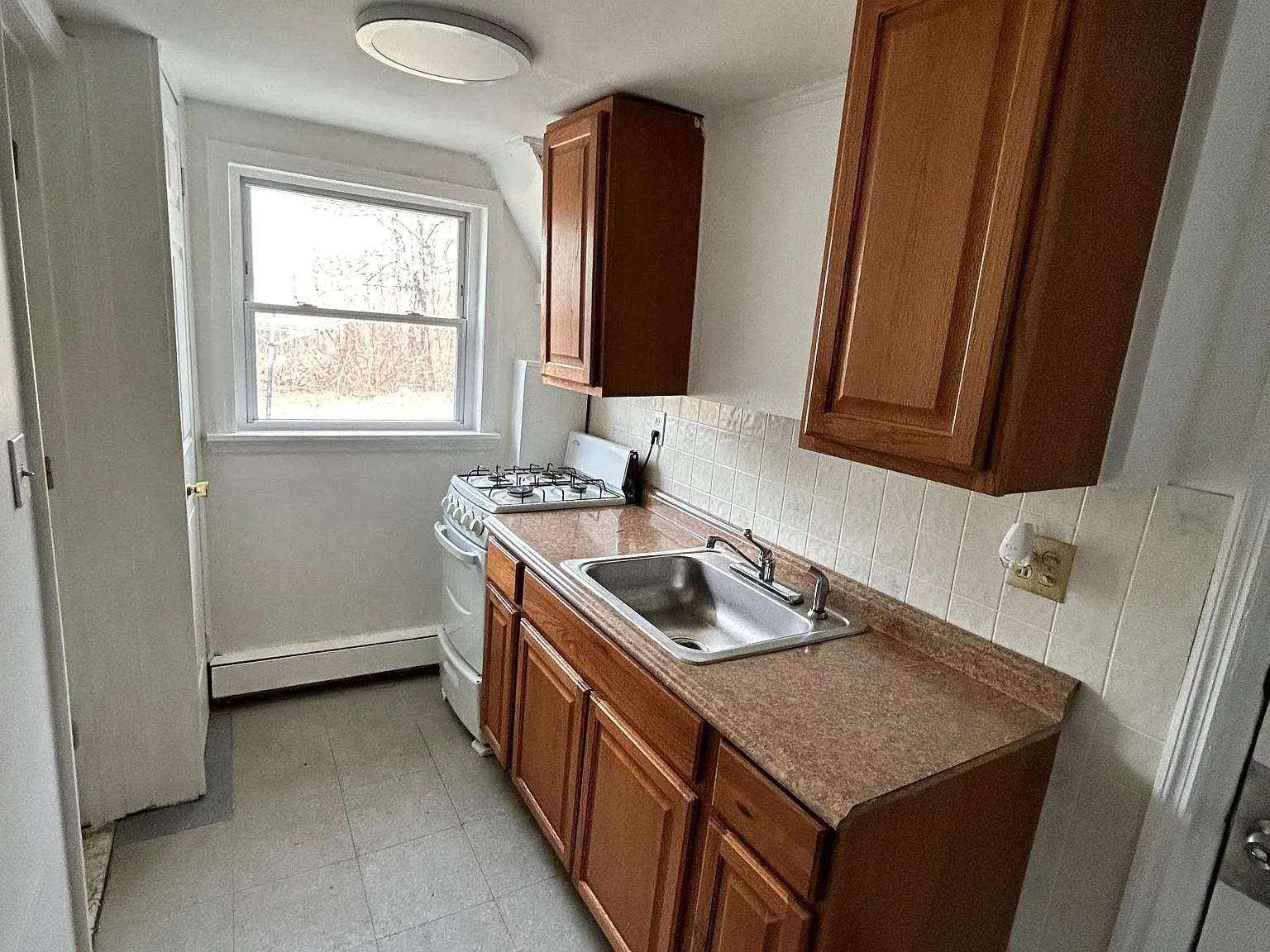 1 bed, 500 sqft, $1,200 — Photo 4