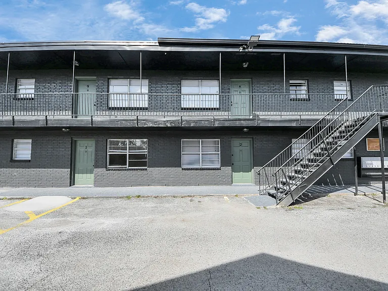 2110 Melbourne St — Photo 42