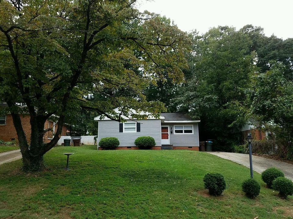 Front of 1016 Willowbrook Dr.