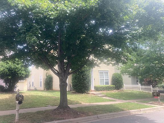 3rd image of 125 E Morehouse Ave