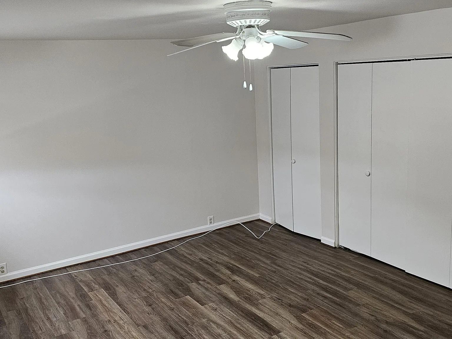 2201 Fountain View Dr — Photo 2