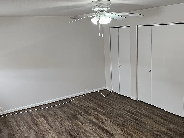 2201 Fountain View Dr #F-62 — Photo 2