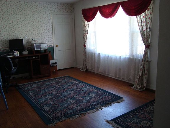 front room w/oak floor