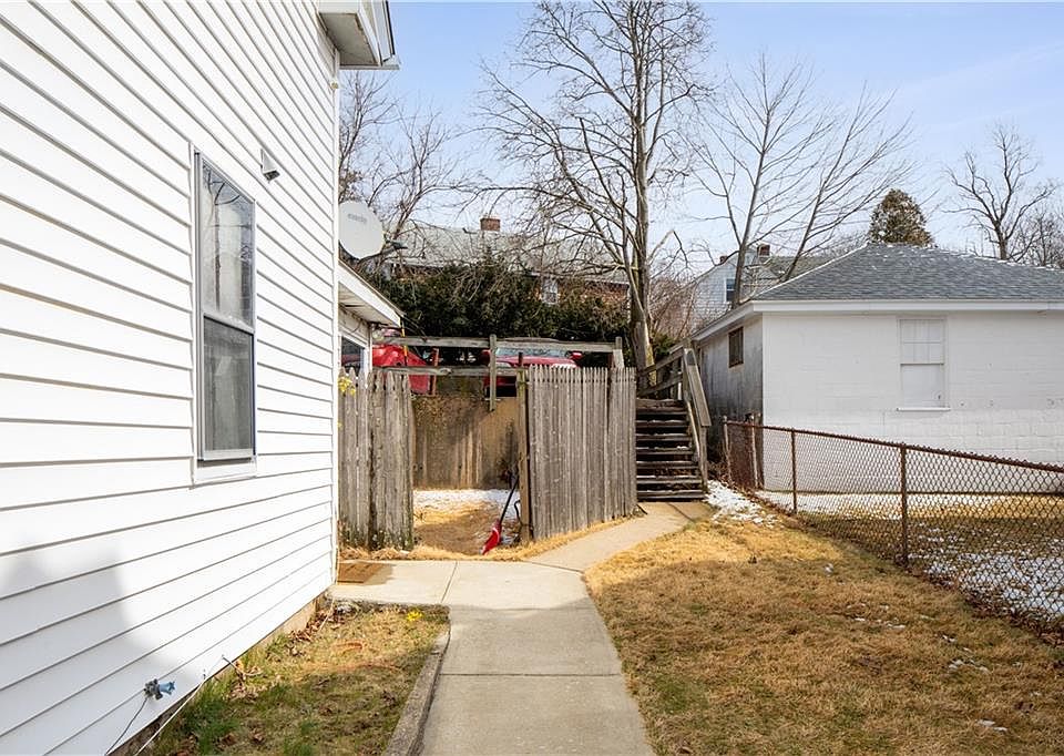 1562 Main St West Warwick RI Zillow