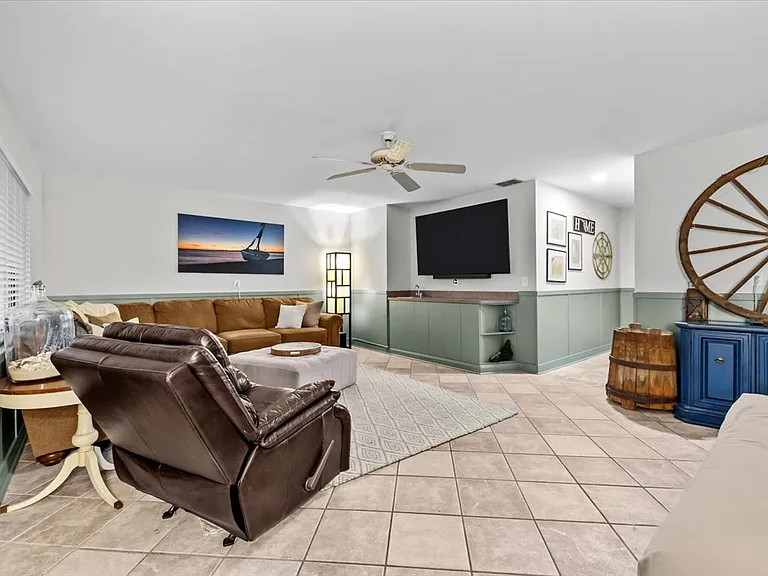 2392 Hanover Dr — Photo 8