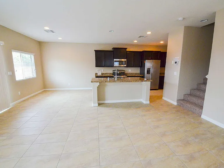 9422 Sand Tiger Ave — Photo 7