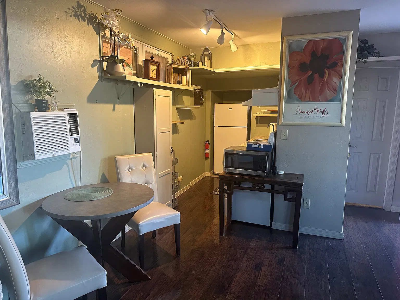 Studio, 600 sqft, $900 — Photo 3