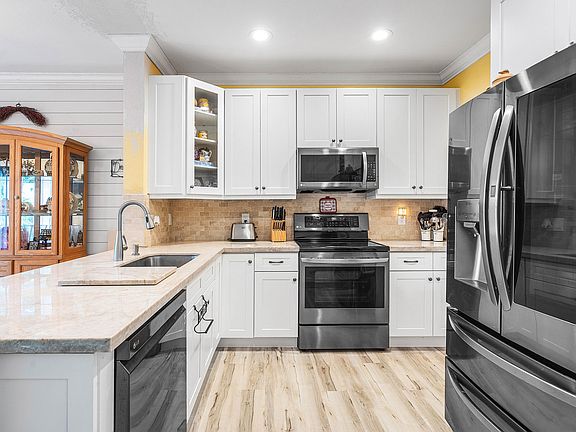 3rd image of 5404 Pointe Villa Dr #5406