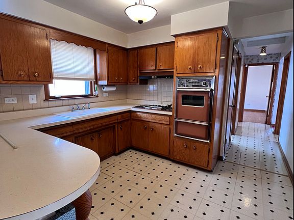 5th image of 8344 S Damen Ave