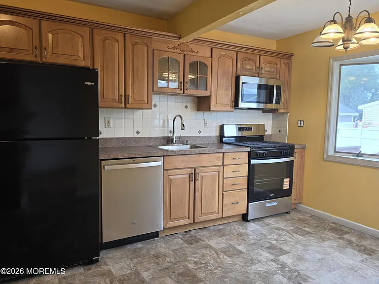 42 Richards Dr — Photo 11