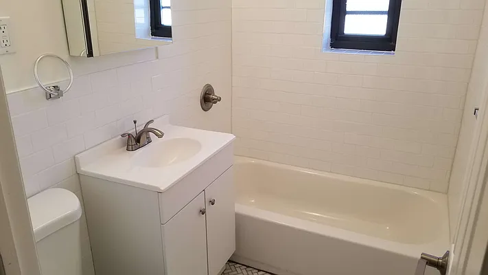 Rented by Realty Queens LLC | media 10