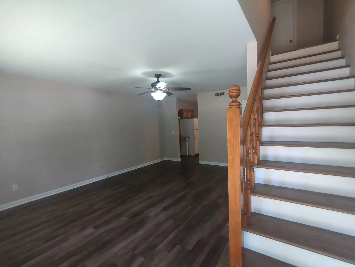 Great Location! 2 Bedroom Duplex — Photo 4