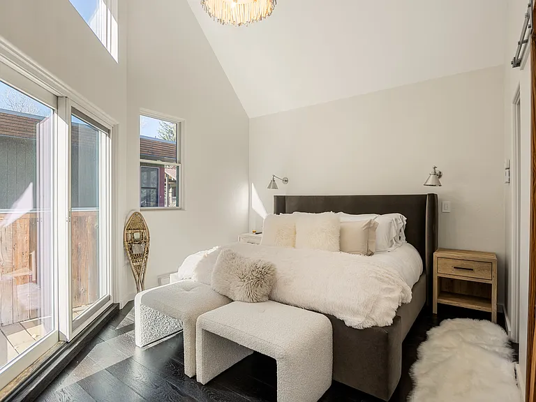 222 W Hopkins Ave — Photo 13
