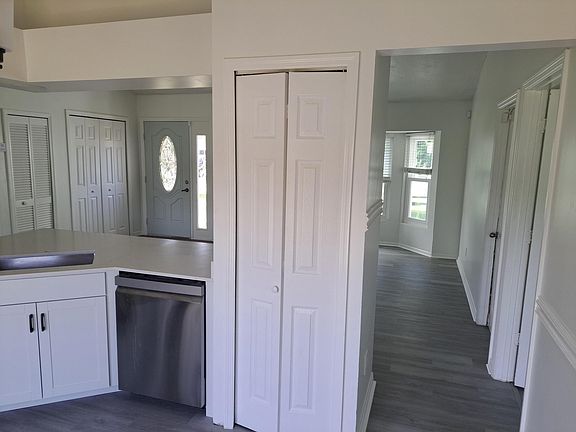 3rd image of 1032 SW Mataro Avenue