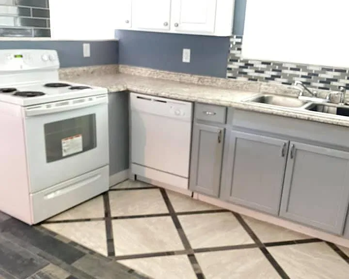 700 N Gladys St — Photo 3