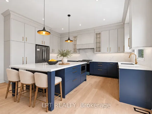 5 Richmond Park Dr, Georgina, ON L4P 0H2