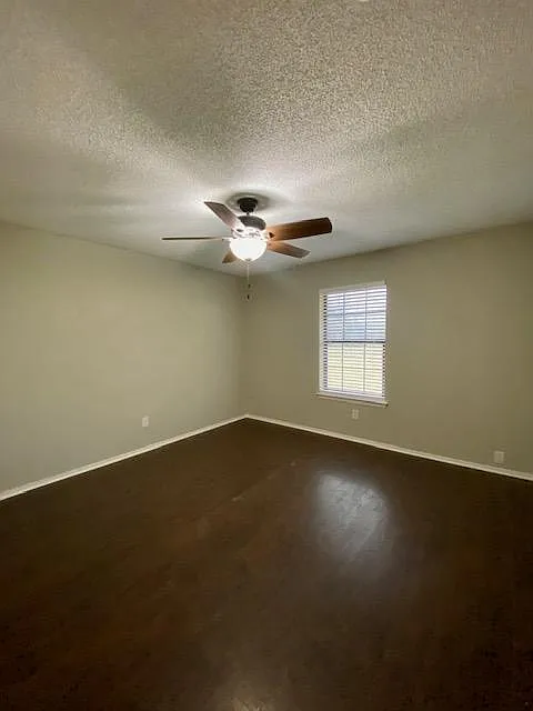 2 bed, 1000 sqft, $1,600 — Photo 3