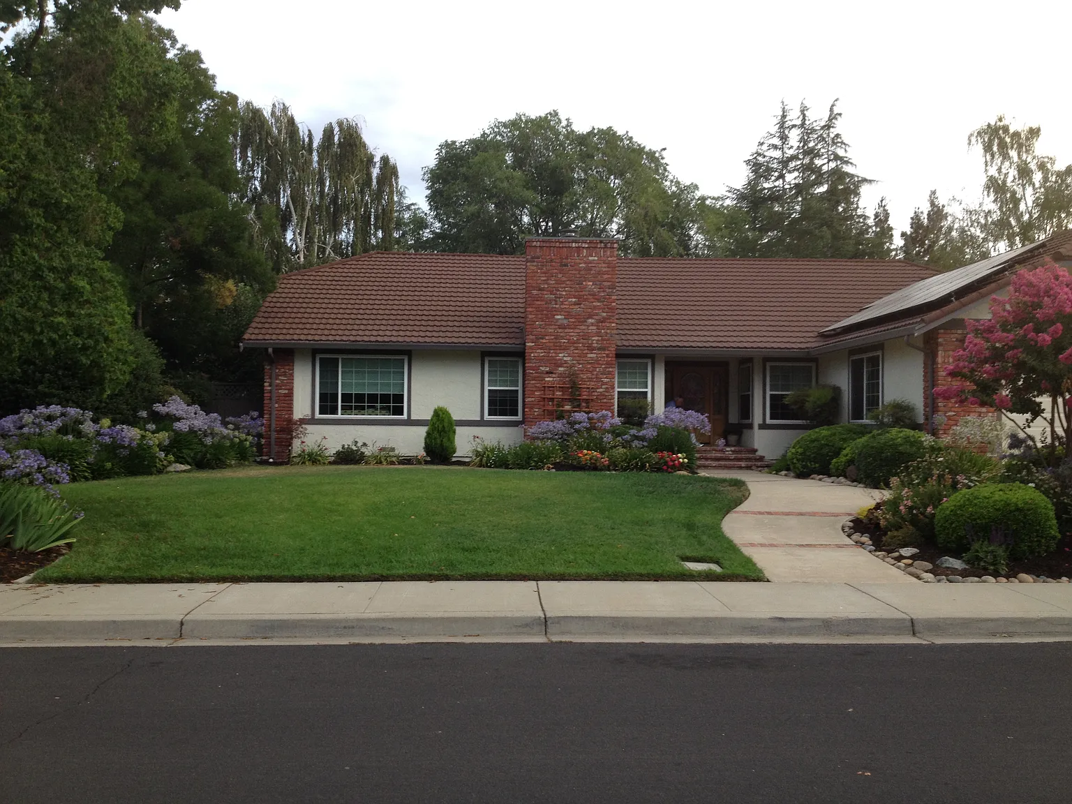 568 Lagrange Ln photo 1