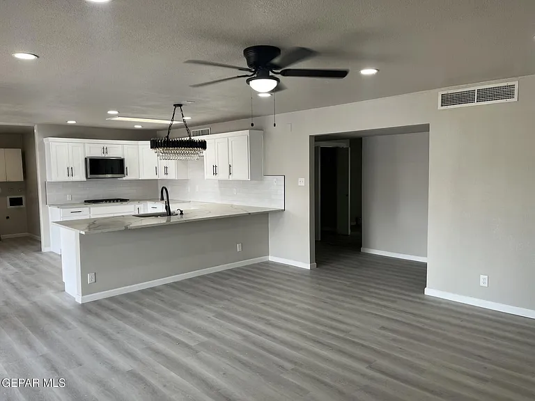 8600 Edgemere Blvd — Photo 12