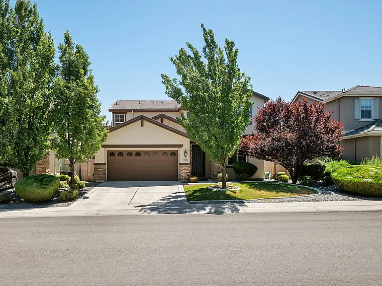 10830 Pebble Hill Dr — Photo 2