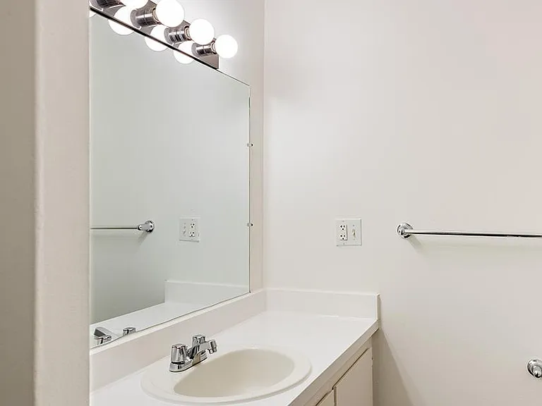 Riverside Village Apartments — Photo 5