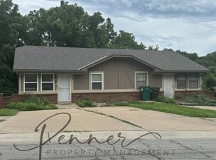 811 NE Barnes Dr APT B, Lees Summit, MO 64086