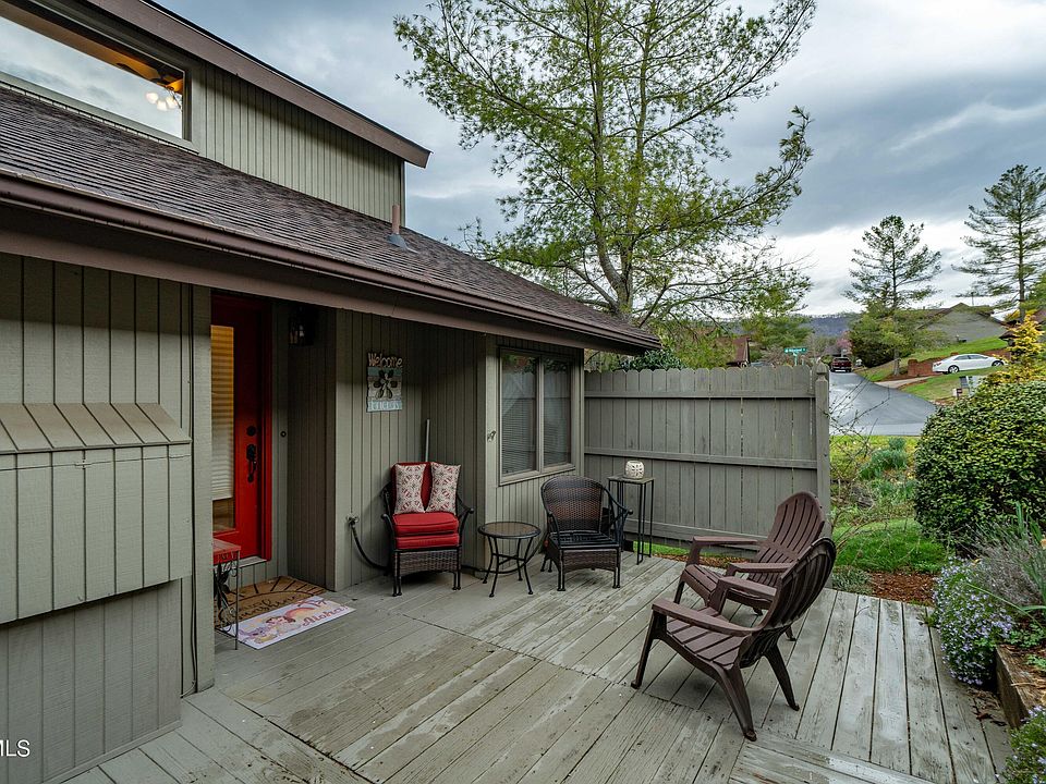1st image of 218 Willowbend Ln