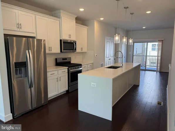 115 Dickenson Dr, Gaithersburg, MD 20878
