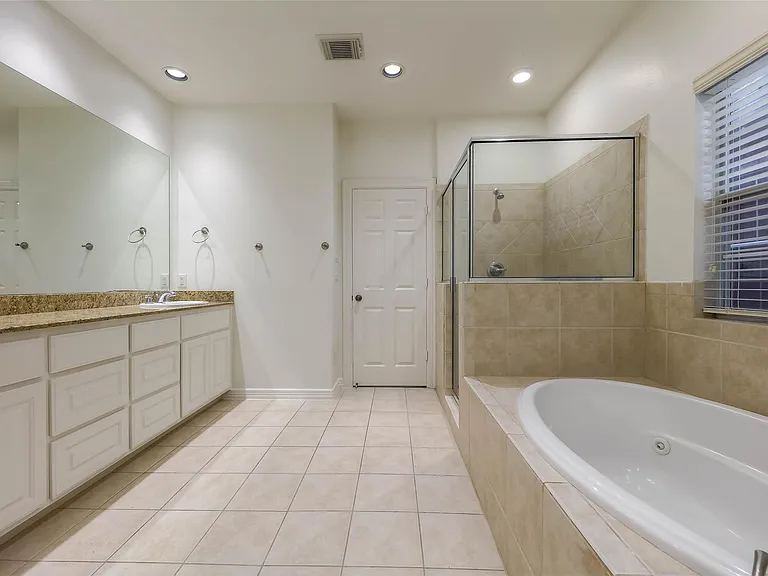13647 Brookbluff Ln — Photo 36