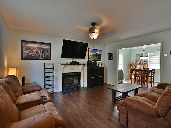 2nd image of 161 Mayflower Cres