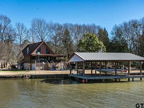 3rd image of 141 Lakeshore Dr