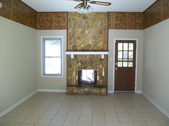 3rd image of 2607 Eastbourne Ct