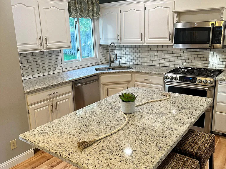 17007 Karen St — Photo 2