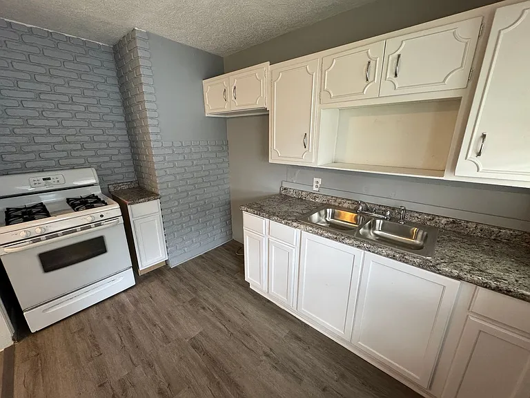 2342 E Legrande Ave — Photo 12