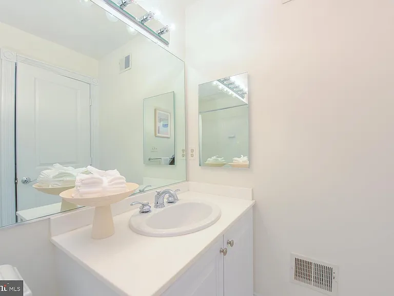 720 Potomac St — Photo 41