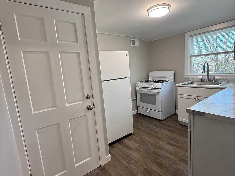 4030 Johnson Ave NW #E — Photo 4