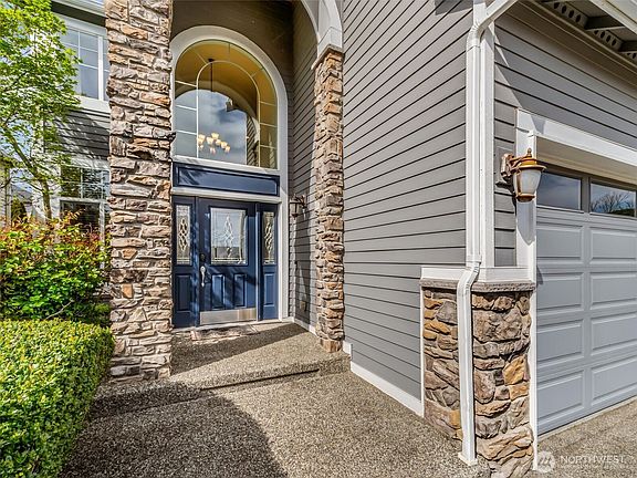 3rd image of 3915 214th Street SE