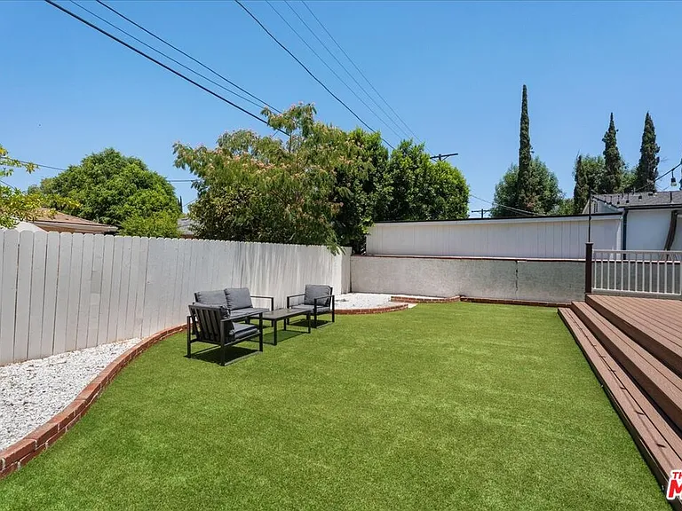 18725 Martha St — Photo 33