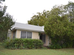 405 N Douglas Ave, Cleburne, TX 76033
