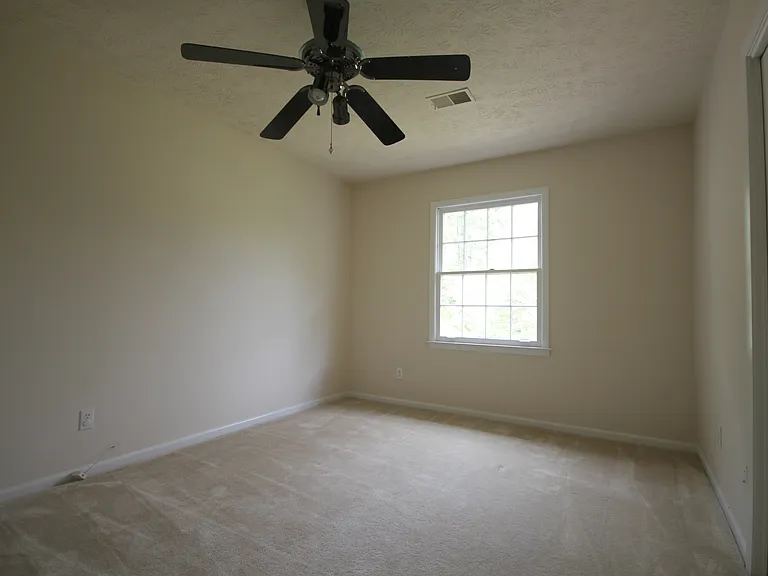 721 Greenleaf Dr — Photo 13