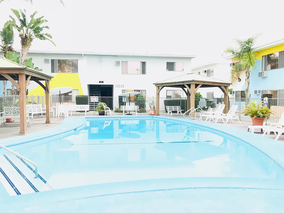 Eden Roc Apartments